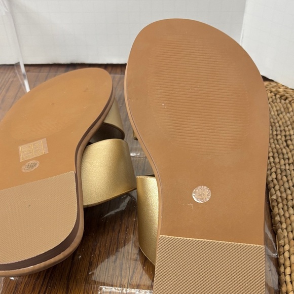 Luoika Women's Gold Sandals size 8.5 W - Picture 5 of 5